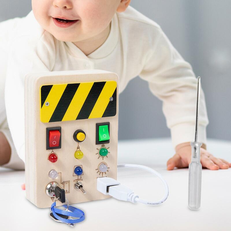 Światła włączają ruchliwe zabawki z przyciskiem wczesne zabawki edukacyjne drewnianym panelem sterowania dla dzieci małe dzieci prezenty dla chłopców