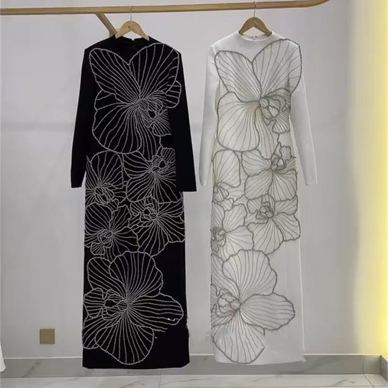 Вечернее платье-миди с круглым вырезом и цветочным принтом