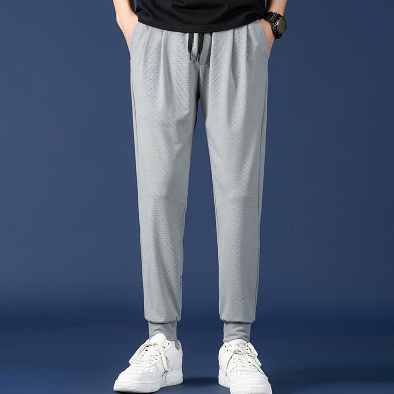 Malha respirável calças esportivas masculinas, bolsos com cordão elástico na cintura, costuras de bolso reforçado, Streetwear leve