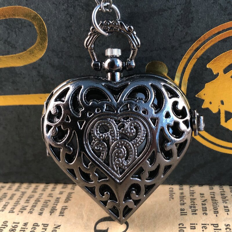 Reloj de bolsillo de cuarzo tallado en forma de corazón negro, con números arábigos, colgante, Unisex, regalos populares