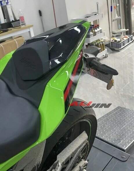 Panel samping sepatbor depan sepeda motor serat karbon kering asli untuk KAWASAKI ZX25R ZX4R ZX-4RR ZX4RR 2019-2024