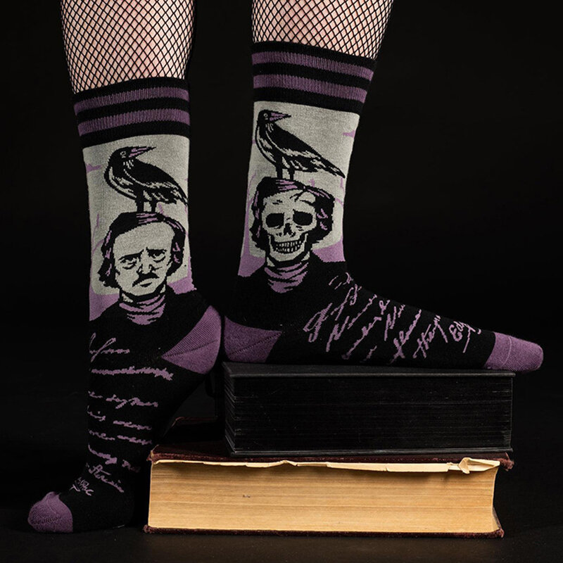 Kreatif lucu Retro Gothic Raven huruf Unisex kaus kaki kru Wanita Pria Pasangan Vintage katun mode Chic kaus kaki hadiah grosir