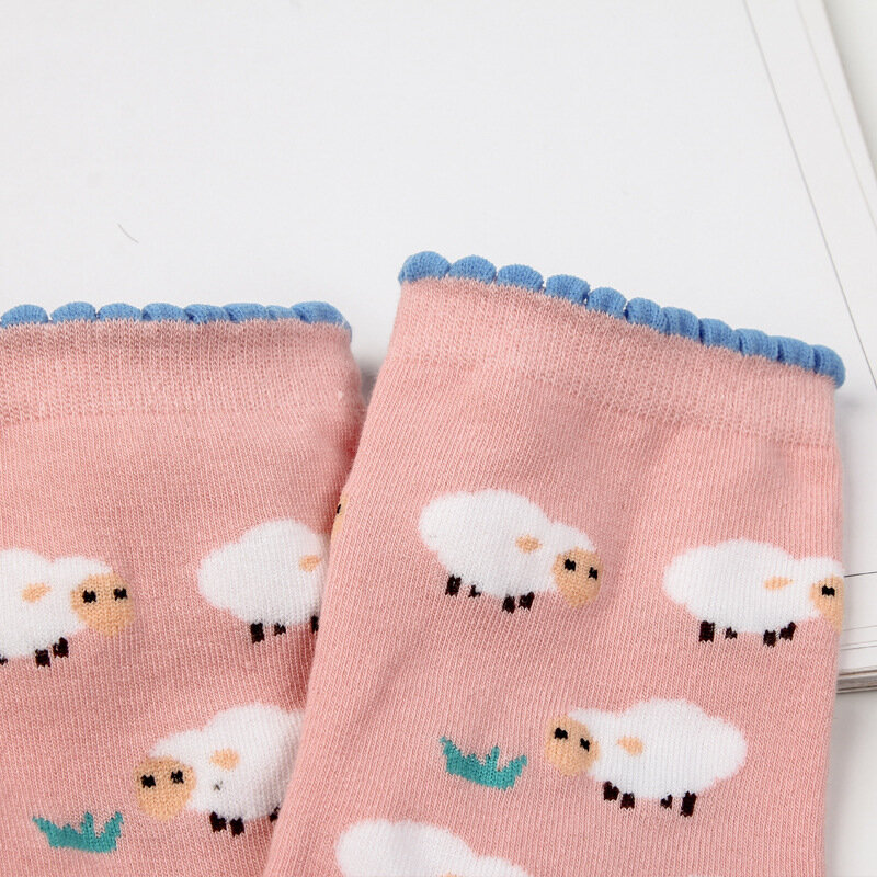 Calcetines de algodón de longitud media para mujer, medias de encaje con dibujos animados, de oveja, novedad, Otoño e Invierno