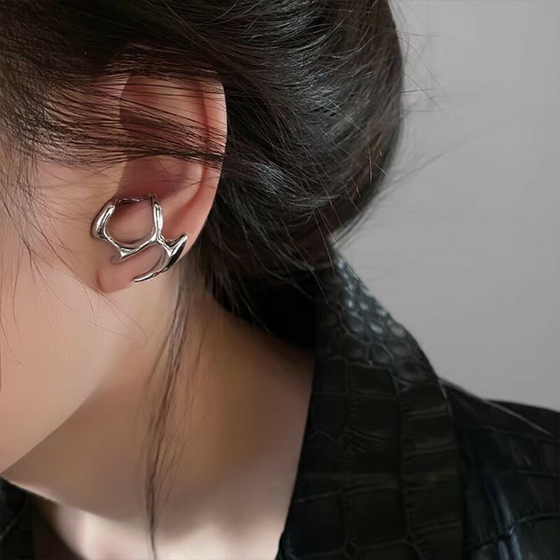 Nuovi orecchini vuoti in metallo liquido irregolare stile Hip-Hop Punk personalità della moda orecchino lungo accessori da viaggio per donna
