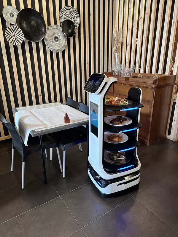Robot de servicio de entrega con pantalla grande, camarero para restaurante, entrega inteligente, novedad de 2023