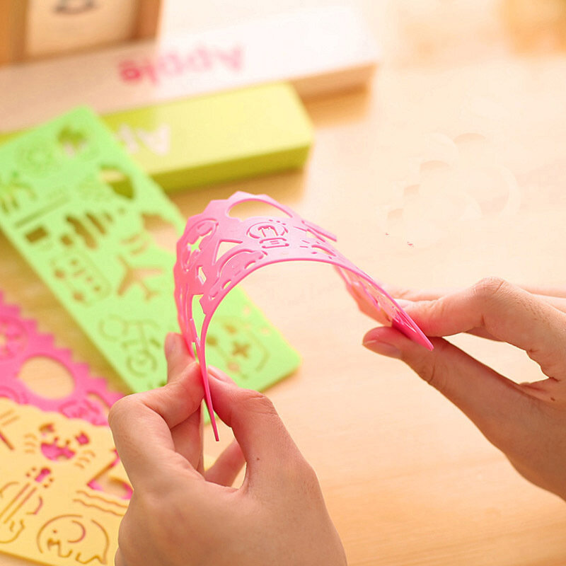 4 teile/satz kreative Kinder zeichnen Lineal Spaß Kunststoff Zeichnung Vorlage Stempel Spiro graph Spielzeug Schablone Lineal DIY Spielzeug heiß