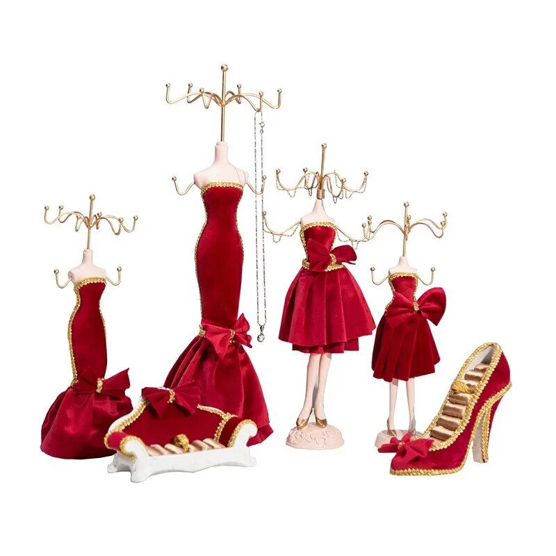 Perhiasan elegan merah Tampilan berdiri kerajinan tangan rumah ornamen sepatu hak tinggi dudukan cincin untuk hadiah pengantin wanita