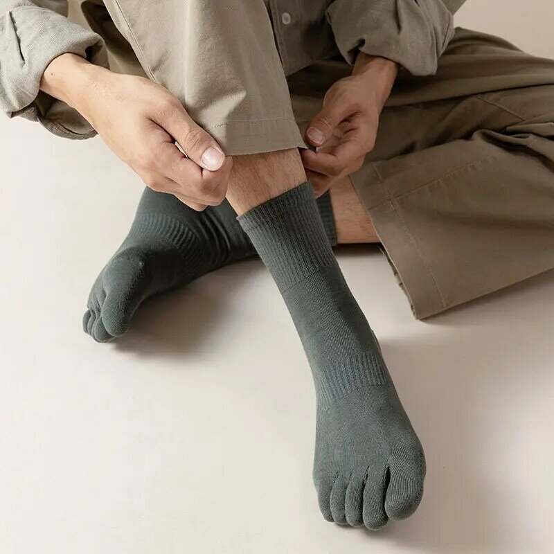 Носки мужские из чистого хлопка, впитывающие пот и с пятью пальцами, с рукавом средней длины, однотонные с разрезом