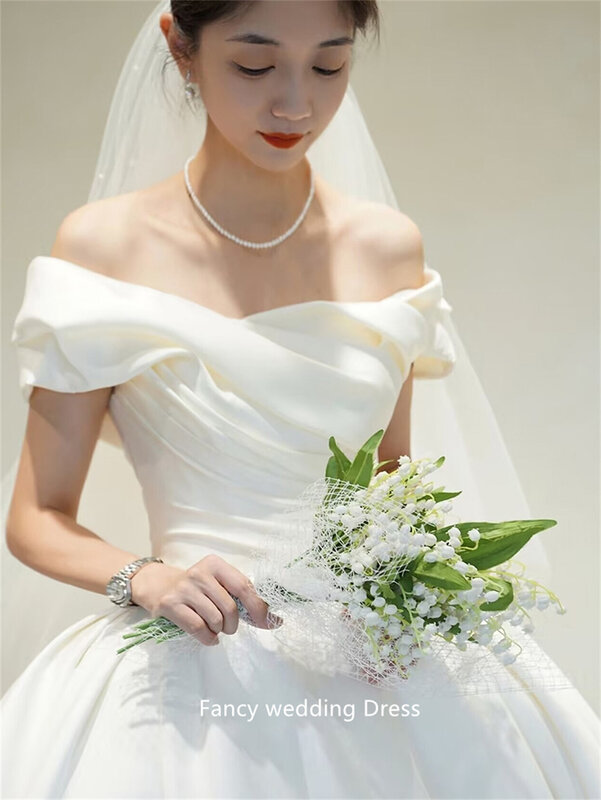 멋진 우아한 한국 오프숄더 웨딩 원피스 사진, 반팔 새틴 플리츠, 메인 신부 드레스, 바닥 길이