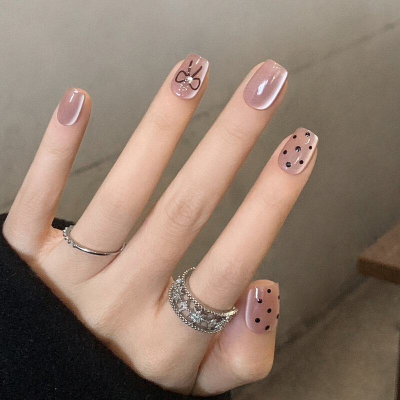 10 szt. Francuski kokarda w kropki sztuczne paznokcie, krótkie kwadratowe, sztuczne paznokcie, modne sztuczne paznokcie z prostą pełną okładką na paznokciach