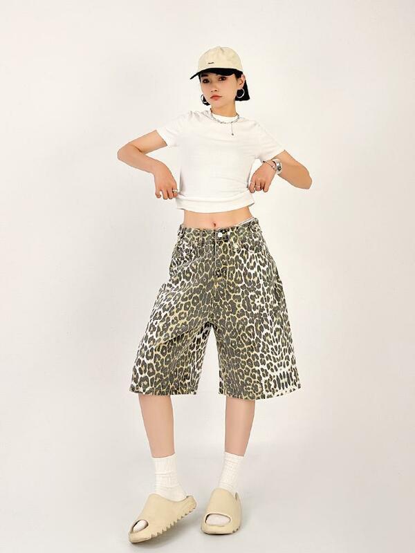 QWEEK celana pendek Denim motif macan tutul wanita, celana Denim Y2k longgar Vintage Streetwear pinggang tinggi musim panas kaki lebar lima poin