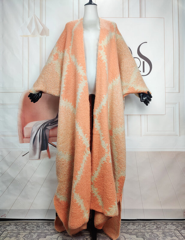 Mantel panjang hangat lembut tebal longgar cetak mode Musim Dingin 2023 wanita Eropa mantel panjang kebesaran kardigan mewah Poncho Blogger Amerika