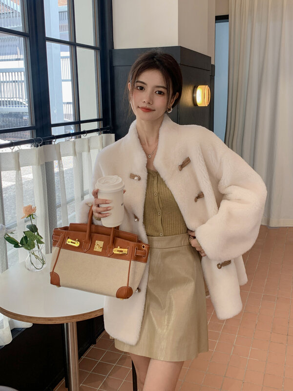 Nuovo cappotto di pelliccia di montone di lana di agnello in stile cinese da donna corto stile coreano autunno e inverno nuovo collo di supporto integrato in pelliccia
