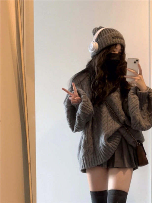 2022 Gaya Kasual Sederhana Pullover Baru Retro Warna Solid Sweter Kebesaran Mode Abu-abu Longgar V-Neck Sweater Wanita Korea