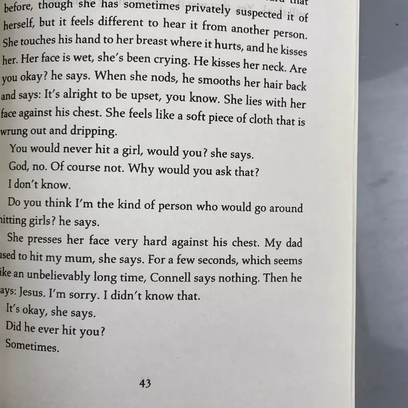 Sally Rooney normalni ludzie/rozmowy z przyjaciółmi powieść życiowa za łóżko dla dorosłych razem czytając książki Fiction lIvros