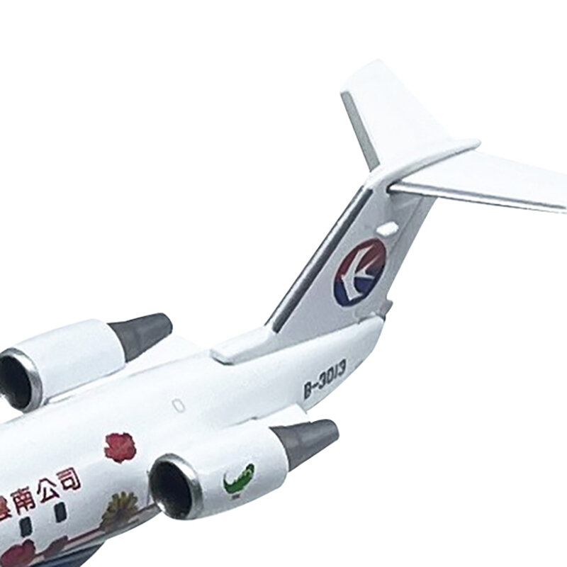 Avión de pasajeros de Aviación Civil de China Eastern CRJ-200ER, modelo de aleación, escala 1:200, exhibición de colección de regalos de juguete