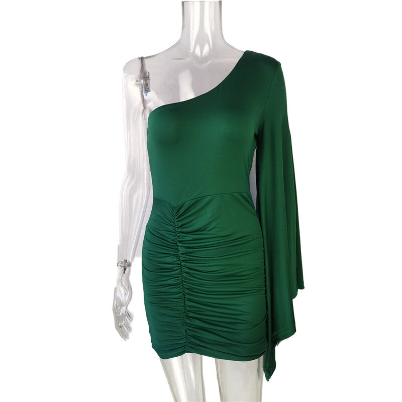 Vestido verde sexi de verano para mujer, falda a la cadera de gama alta, con manga de murciélago, un solo hombro