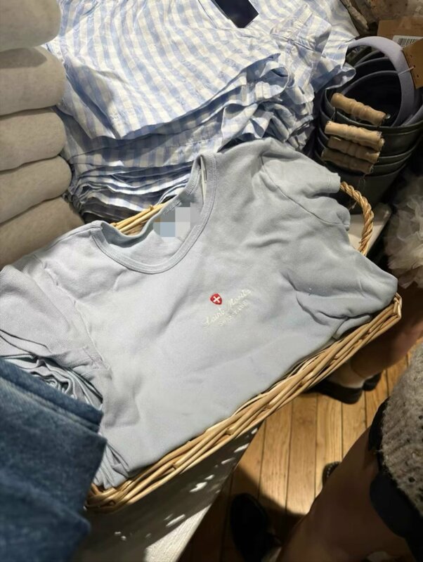 Słodki damski niebieski podkoszulek 2024 moda lato haftowane szwajcarski t-shirt damski Vintage damski Top na pełnym ramieniu