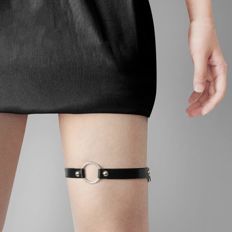 Cintura per gambe gotica con decorazioni in lega Catena elastica per coscia in pelle PU per donna