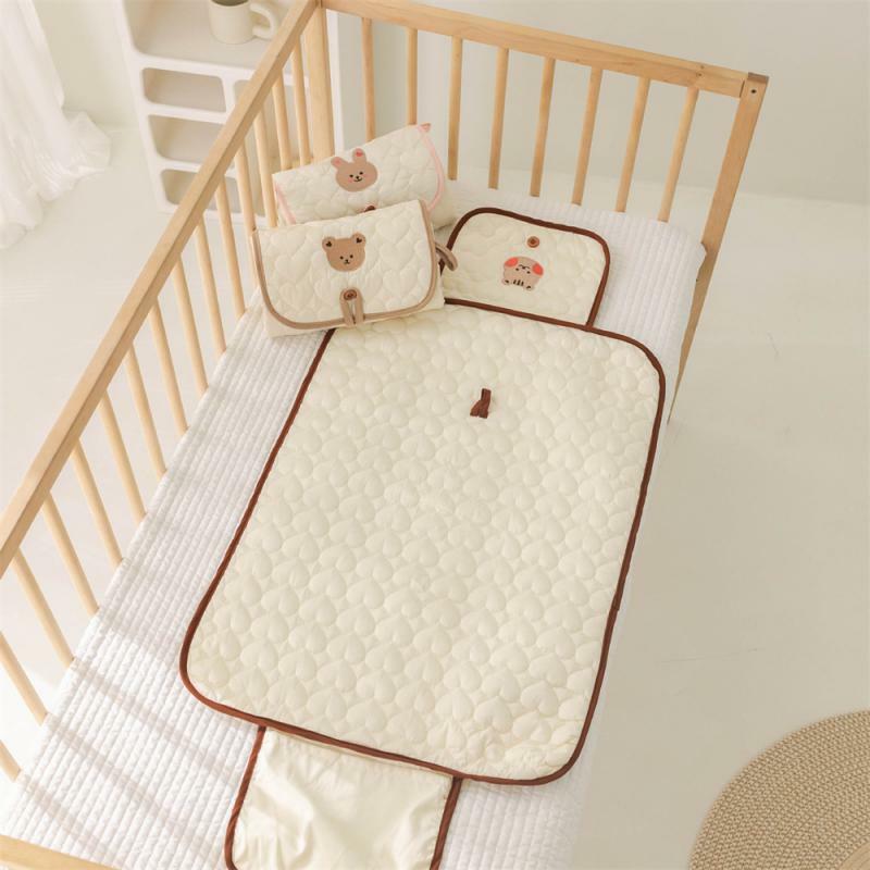 Urine Pad Squirrel Foldable Cute Cartoon Reuse Easy To Carry Waterproof Changing Mat Bear Easy To Clean Newborn Changing Pad