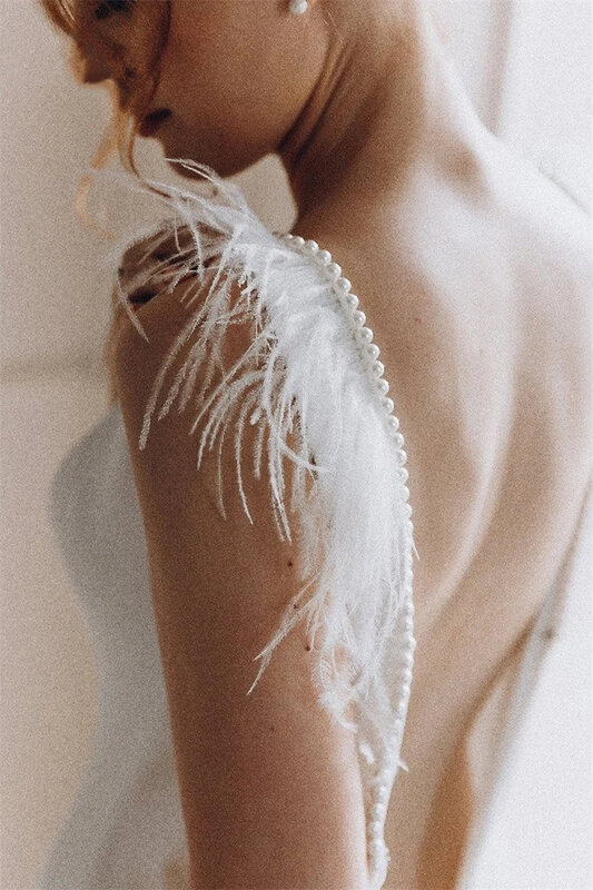 Elegante Meerjungfrau Brautkleider rücken freie Perlen Federn Krepp Brautkleider Braut Satin Vestido de Noiva benutzer definierte Größe