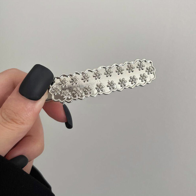 Clip de pico de pato plateado de Metal con espejo, horquilla de flor 3D de diseño único, Clip de flequillo lateral dulce Vintage, accesorios para el cabello para mujer