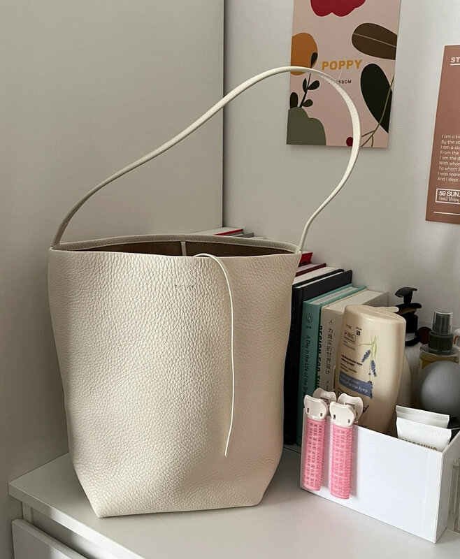 Женские сумки * r0w *, роскошные дизайнерские Дамские кожаные Наплечные сумки на ремне, 2023