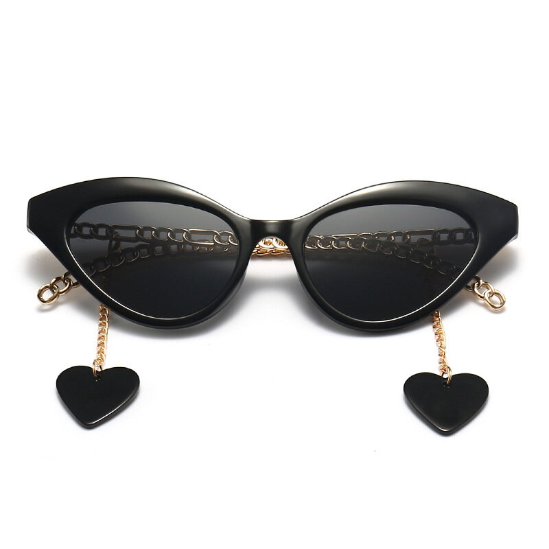 Kacamata Hitam Mata Kucing Retro Wanita dengan Rantai Logam Kaki & Liontin Cinta Dekorasi Kacamata UV400 Oculos De Sol