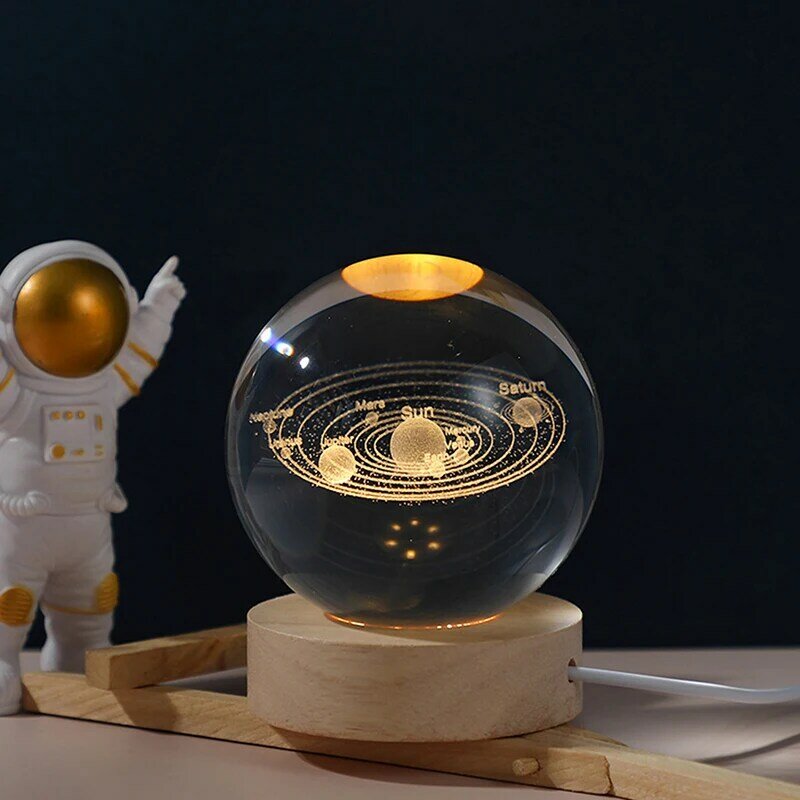 ลูกบอลคริสตัลแกะสลักด้านในเป็น3D ไฟกลางคืนไฟ USB พลังให้ความอบอุ่นข้างเตียงไฟกลางคืนลูกบอลคริสตัลนักบินอวกาศดวงดาว