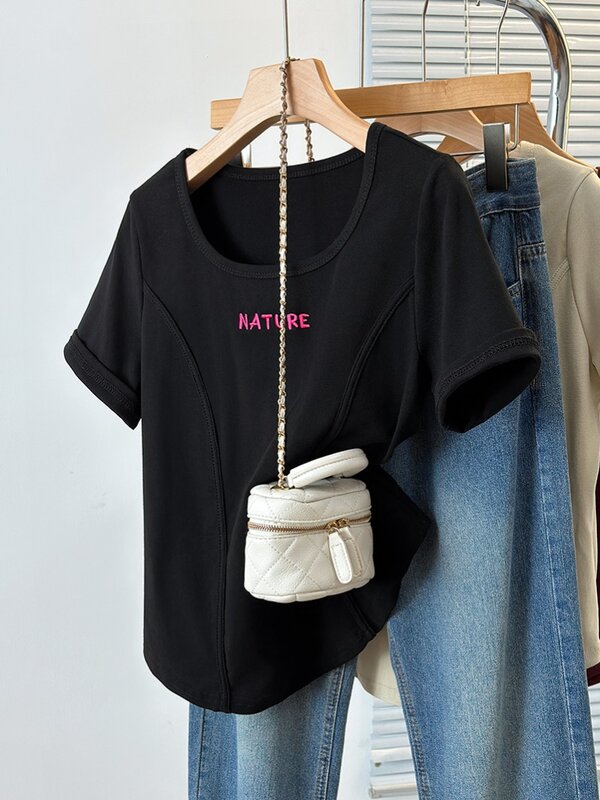 Camiseta de manga curta bordada espinha de peixe com decote em U feminina, design emagrecedor, blusa fashion gorda, plus size, verão, nova, 2022