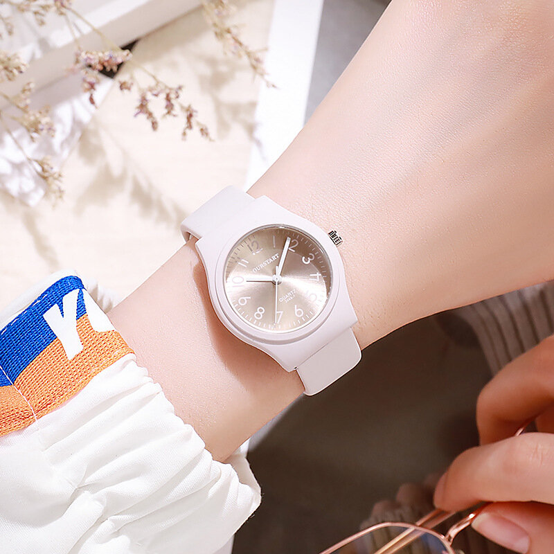 Jam tangan kuarsa silikon WANITA warna permen, jam tangan pelajar kasual skala Digital