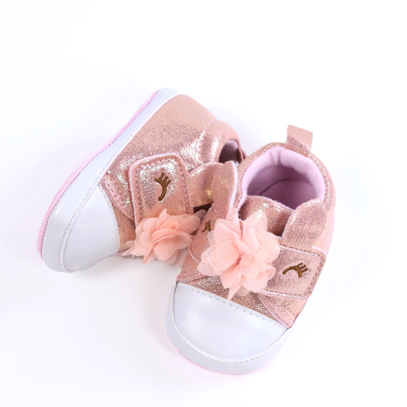 Sneaker kartun lucu nyaman untuk bayi perempuan, sepatu ringan anti selip untuk dalam dan luar ruangan berjalan, musim semi dan musim gugur