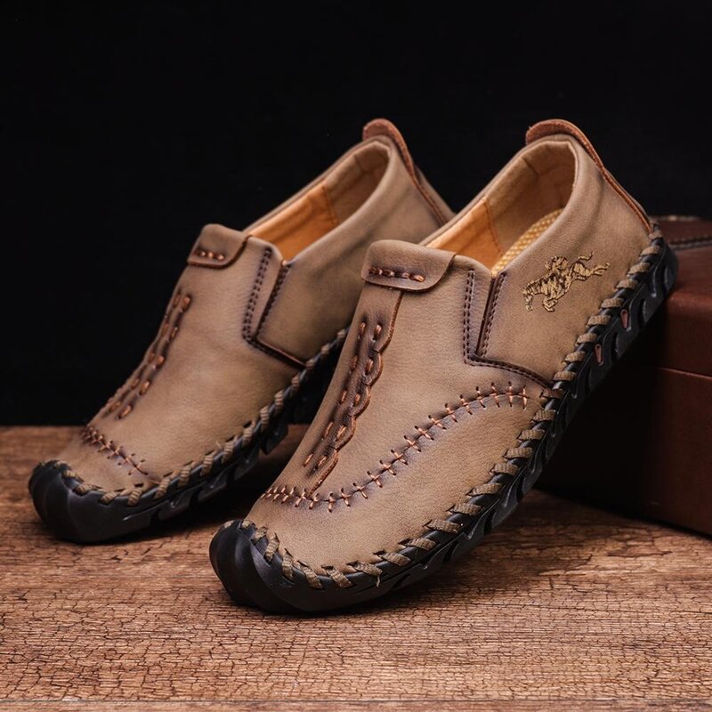 New2024 ręcznie robiony skórzane buty męskie casualowa wygodna mężczyźni wsuwają skórzane mokasyny płaskie buty męskie gorącą sprzedaż mokasyny oprzyrządowanie męskie