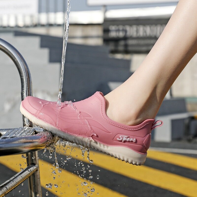 รองเท้าแฟชั่นผู้หญิงปากตื้นสวยสง่า, รองเท้าสตรีทรงสั้นตาข่ายสีแดงกันลื่นกันน้ำรองเท้ายางสำหรับทำงานในครัว