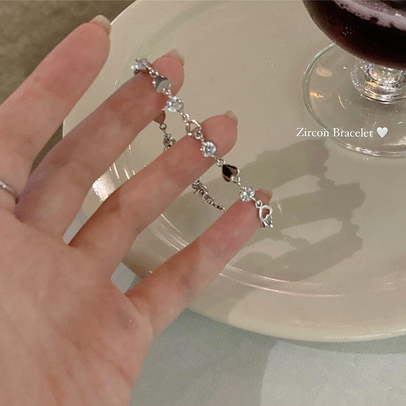 Y2K gelang zirkon untuk wanita, gelang perhiasan pesta bentuk hati, gelang berongga berkilau manis modis Korea untuk hadiah