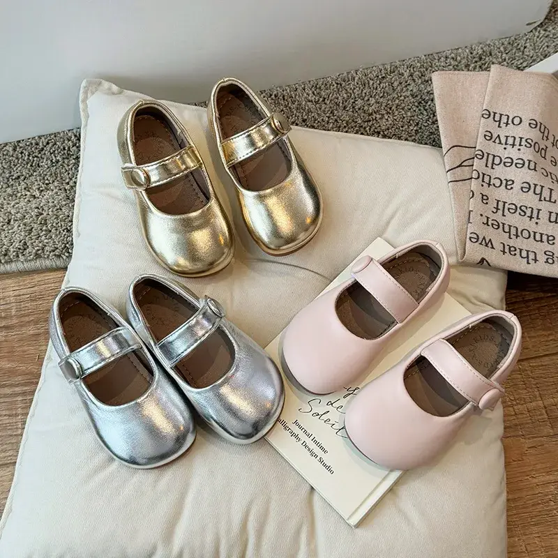 Детская кожаная обувь принцессы для девочек Новинка Весна 2024 модная повседневная обувь на плоской мягкой подошве дышащая Элегантная универсальная обувь