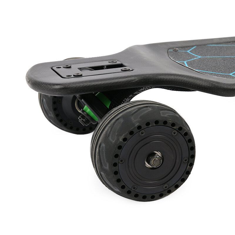 لوح تزلج كهربائي مقاوم للماء مع عجلات الطرق الوعرة ، سرعة عالية ، 60 kmph ، 4WD