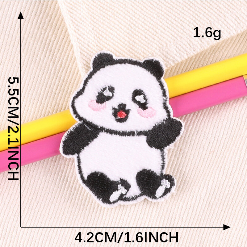 2024 menjahit lucu kartun Panda bordir hewan kain Patch Label stiker panas untuk kain topi Jeans ransel perekat Logo lambang