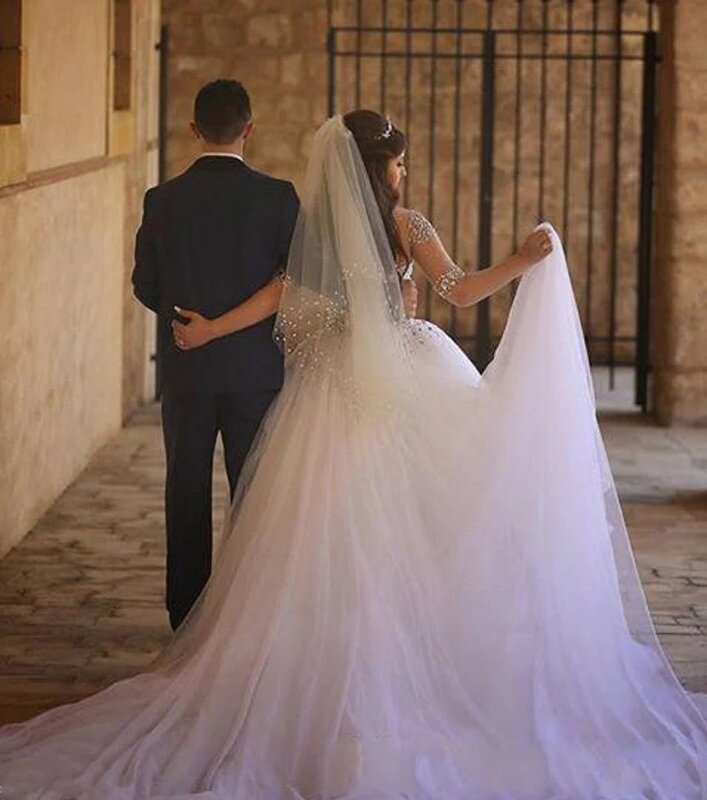 Luksusowe arabski dubaj długie rękawy suknie ślubne linia Sheer z wycięciem zroszony suknie ślubne dla kobiet Tulle Vestidos De Novia