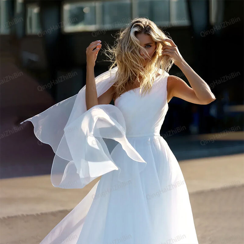 فستان زفاف بتصميم غير منتظم ، بدون الكتف ، فستان زفاف على شكل حرف a ، بدون أكمام ، مطوي ، أرضية ، شاطئ ، شاش خفيف