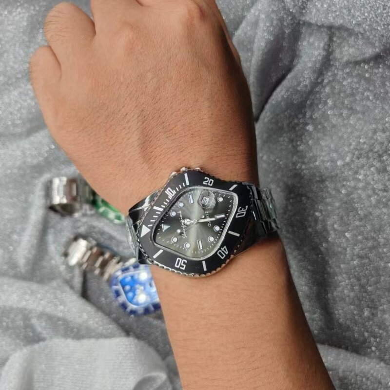 Jam tangan pria asli modis jam tangan kuarsa Twisted Case untuk pria dan anak perempuan Jam hijau tidak biasa gaya baru jam tangan pasangan 2023