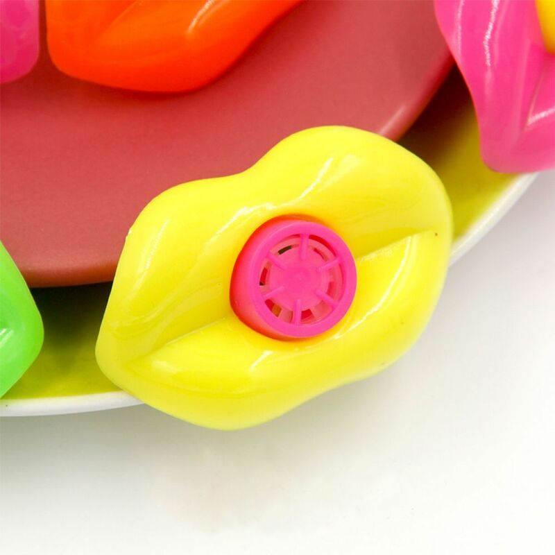 Silbato de sirena de plástico con forma de labios para niños, juego de botín de la suerte, Premio súper divertido, regalo de 15 piezas