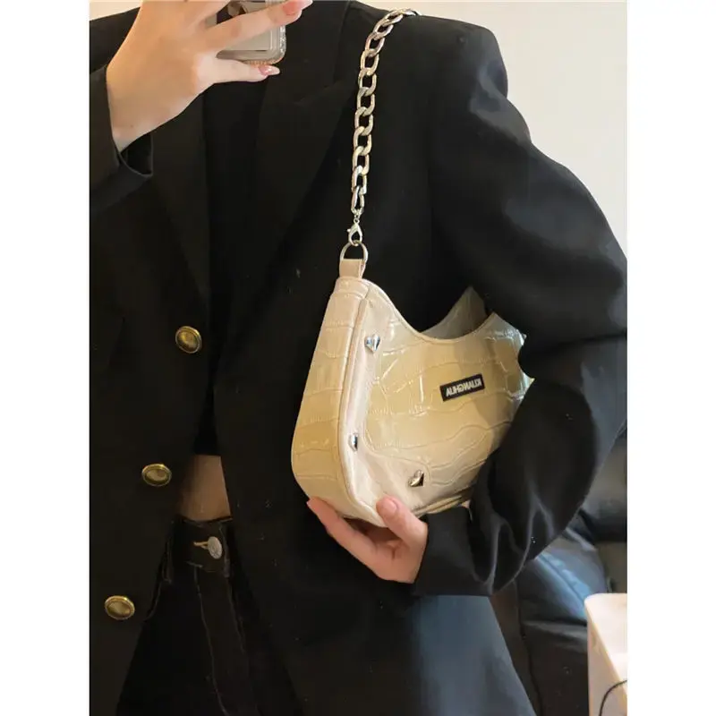 2024 New Fashion Chain Heart Rivet Women Underarm Bag Y2k Spicy Girl High Grade Shoulder Bag Female Versatile Messenger Bag