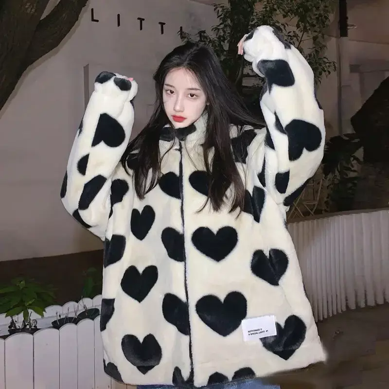 Mantel Wol Domba Baru Musim Gugur dan Musim Dingin Wanita Cetak Cinta Korea Jaket Bulu Domba Bulu Imitasi Longgar Tebal Perempuan