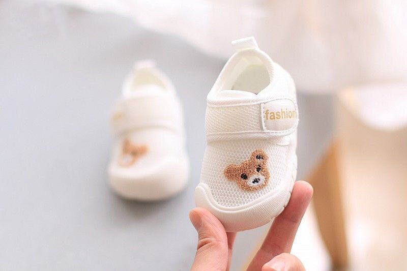 Sapato infantil de malha respirável, Baotou de bebê menina e menino, de sola macia, de 1 a 2 anos, novo para primavera e outono