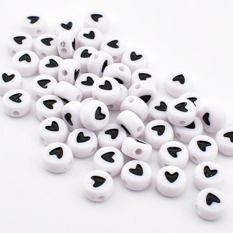 50 sztuk/partia 7*4*1mm akrylowe koraliki z literami okrągłe białe tło czarne koraliki miłosne do wyrobu biżuterii
