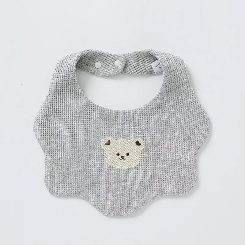 Babero de algodón suave con patrón de bordado de oso colorido para bebé, babero de alimentación, toalla de Saliva para recién nacidos, leche antiemética para niños y niñas