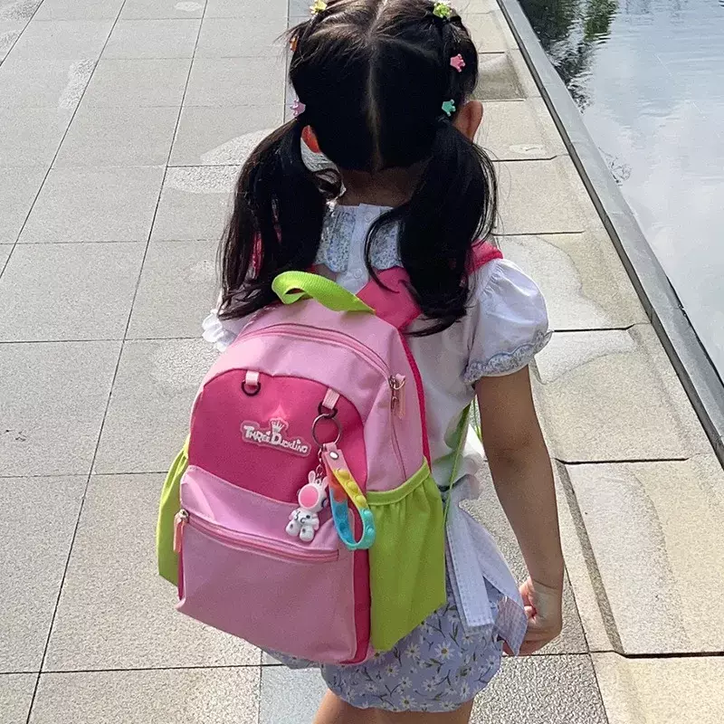 2024กระเป๋าเด็กผู้หญิงกระเป๋านักเรียนประถม, กระเป๋าเป้สะพายหลังสไตล์เกาหลีสำหรับเด็ก tas Traveling สำหรับเด็กผู้ชาย
