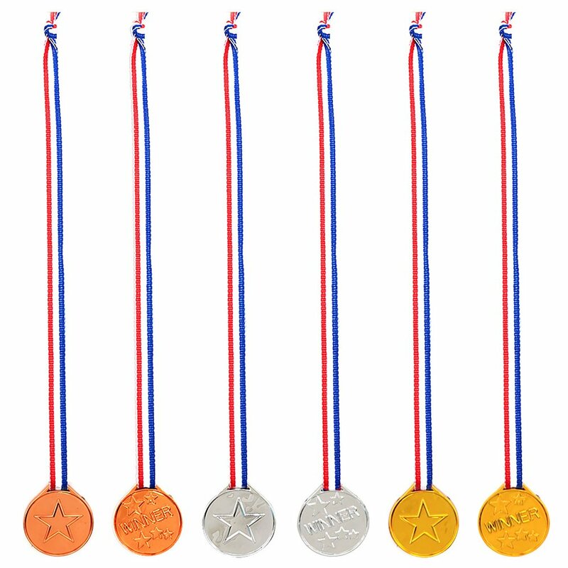 1個クリエイティブプラスチックメダルトロフィーキッズバースデーパーティーは男の子の女の子のギフトの賞品報酬を支持しますおもちゃグッディバッグピニャータフィラー