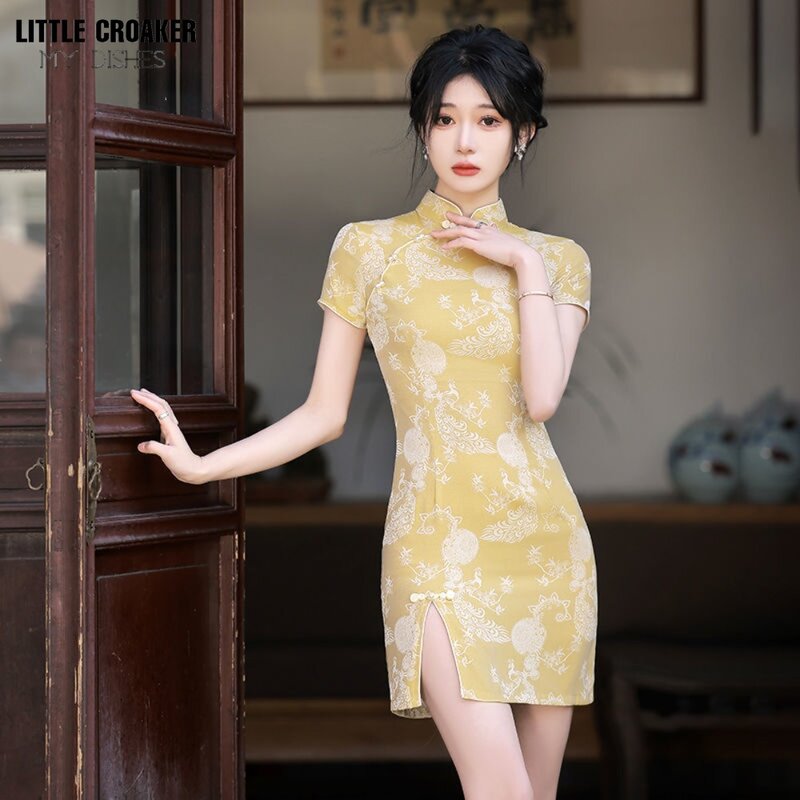 المرأة تحسين تشيباو 2023 المرأة الجديدة شيونغسام الصينية الصيف الشباب الصغيرة قصيرة الأصفر الرجعية الصين نمط ارتداء اليومي